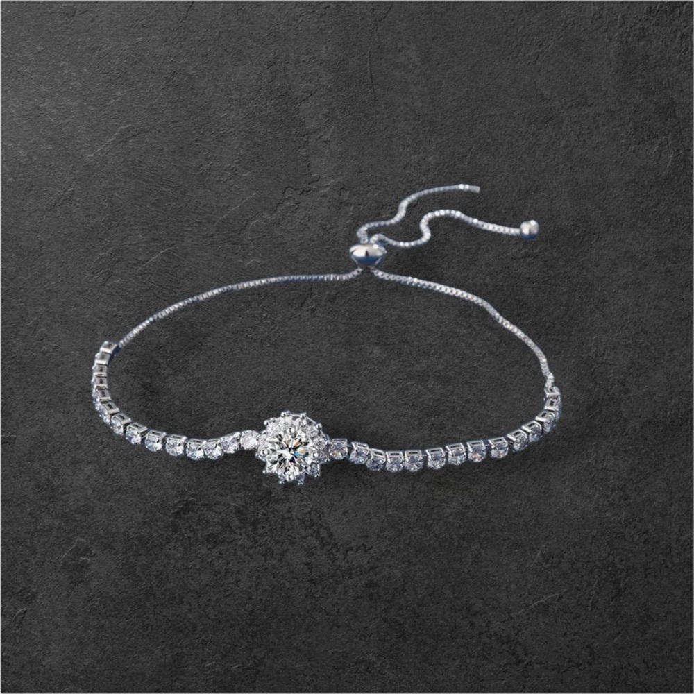 2 carat moissanite sunflower bracelet. NWOT beautiful sparkle
